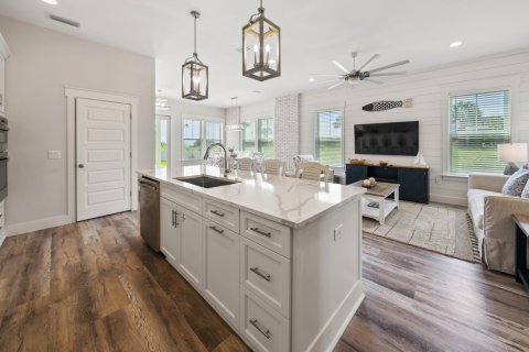 Купить виллу или дом в Панама-Бич, Флорида 5 спален, 260.13м2, № 564574 - фото 1