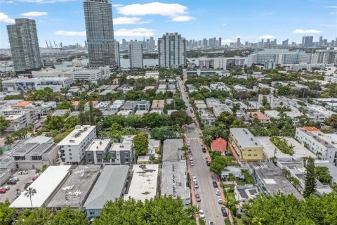 Condo in Miami Beach, Florida, 1 bedroom  № 2013873 - photo 29