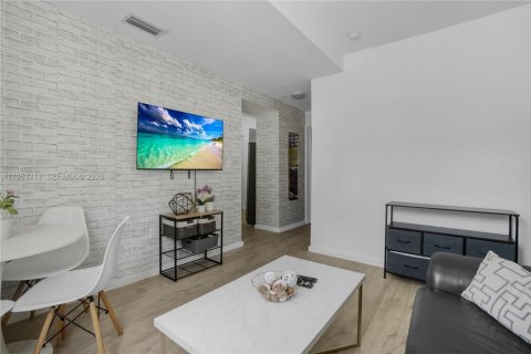 Condo in Miami Beach, Florida, 1 bedroom  № 2013873 - photo 23