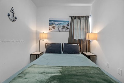 Condo in Miami Beach, Florida, 1 bedroom  № 2013873 - photo 18