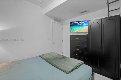 Condo in Miami Beach, Florida, 1 bedroom  № 2013873 - photo 17