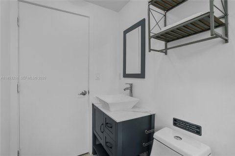 Condo in Miami Beach, Florida, 1 bedroom  № 2013873 - photo 21