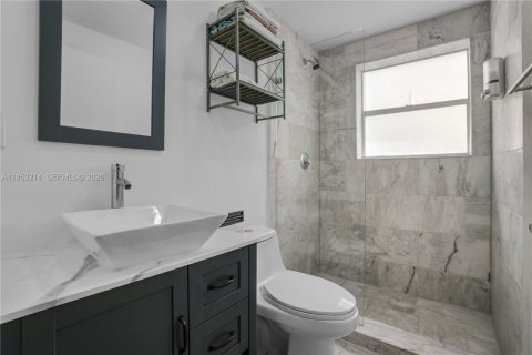 Condo in Miami Beach, Florida, 1 bedroom  № 2013873 - photo 19