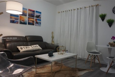 Condo in Miami Beach, Florida, 1 bedroom  № 2013873