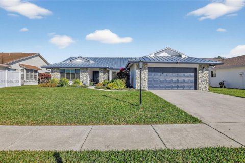 House in Boca Raton, Florida 3 bedrooms, 201.97 sq.m. № 2003363 - photo 4