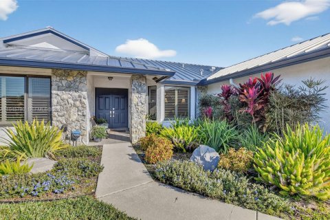 House in Boca Raton, Florida 3 bedrooms, 201.97 sq.m. № 2003363