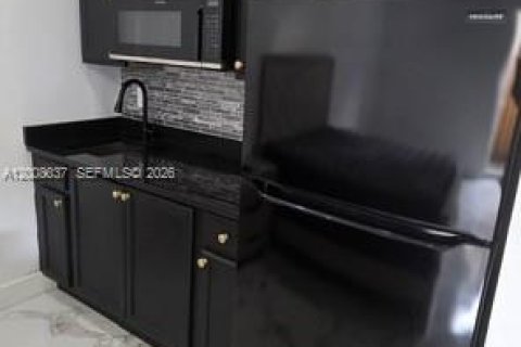 Immobilier commercial à louer à Cutler Bay, Floride: 1 chambre № 2071878 - photo 8
