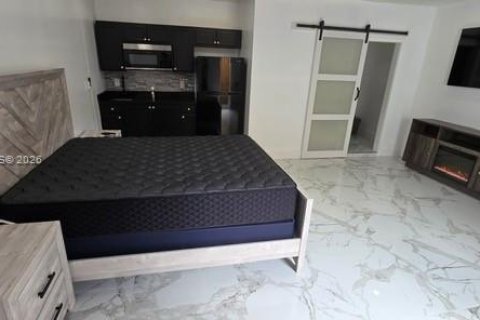 Immobilier commercial à louer à Cutler Bay, Floride: 1 chambre № 2071878 - photo 3