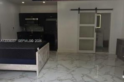 Immobilier commercial à Cutler Bay, Floride 1 chambre № 2071878