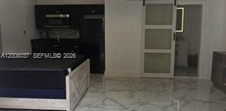 Immobilier commercial à Cutler Bay, Floride 1 chambre № 2071878