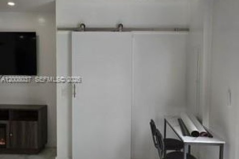 Immobilier commercial à louer à Cutler Bay, Floride: 1 chambre № 2071878 - photo 4