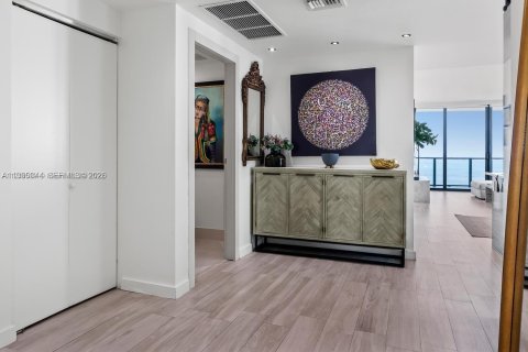 Снять в аренду кондоминиум в Майами, Флорида 3 спальни, 129.6м2, № 2052054 - фото 8