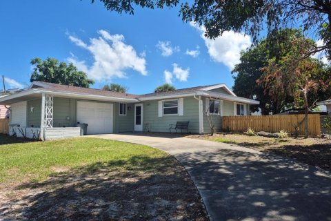 House in Palm Bay, Florida 4 bedrooms, 125.42 sq.m. № 2115619