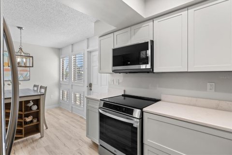 Condo in Sarasota, Florida, 2 bedrooms  № 2096243 - photo 13