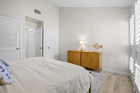 Condo in Sarasota, Florida, 2 bedrooms  № 2096243 - photo 16
