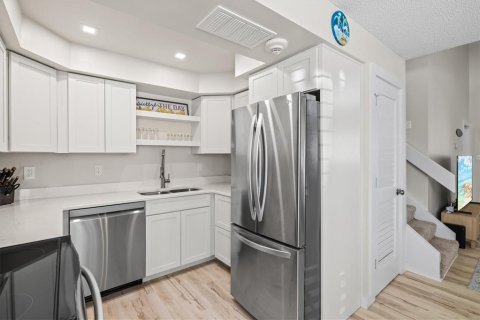 Condo in Sarasota, Florida, 2 bedrooms  № 2096243 - photo 9