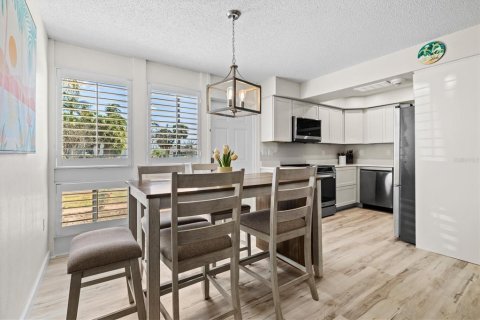 Condo in Sarasota, Florida, 2 bedrooms  № 2096243 - photo 7