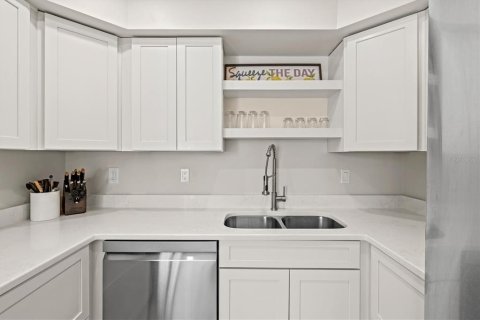 Condo in Sarasota, Florida, 2 bedrooms  № 2096243 - photo 11