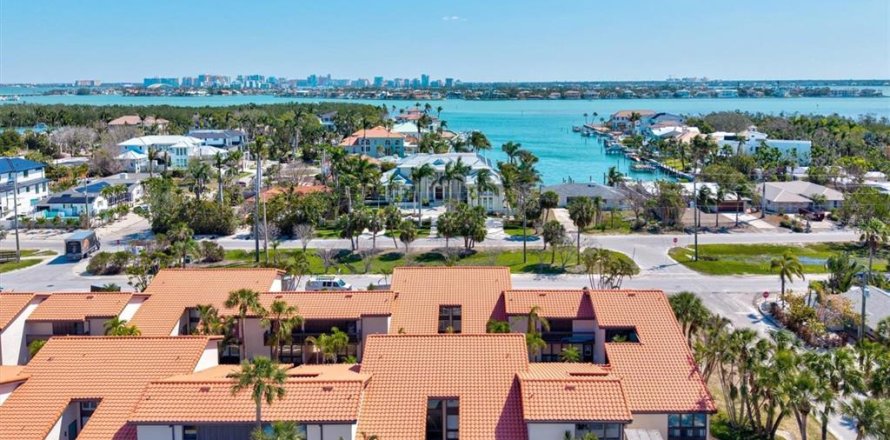 Condo in Sarasota, Florida, 2 bedrooms  № 2096243