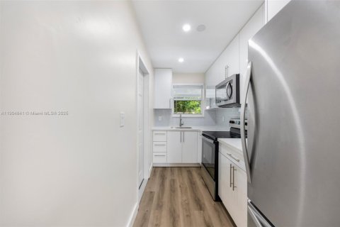 Снять в аренду виллу или дом в Майами, Флорида 2 спальни, 69.68м2, № 1956613 - фото 5