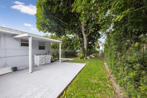 Снять в аренду виллу или дом в Майами, Флорида 2 спальни, 69.68м2, № 1956613 - фото 13