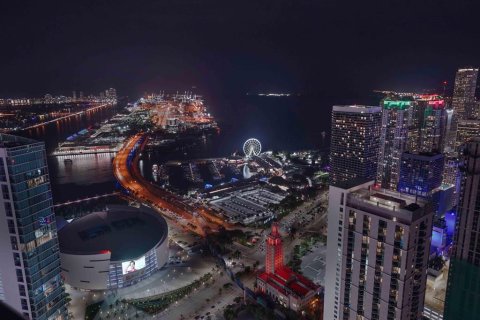 Condominio en venta en Miami, Florida, 3 dormitorios, 215.63 m2 № 198982 - foto 1