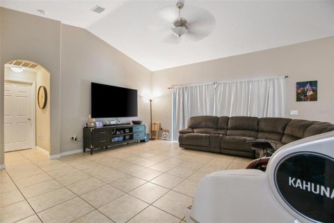 House in Palm Coast, Florida 4 bedrooms, 205.13 sq.m. № 1856548 - photo 10