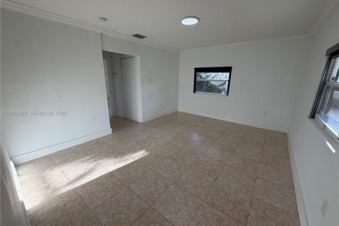 House in Miami, Florida 2 bedrooms, 141.21 sq.m. № 2062523 - photo 14