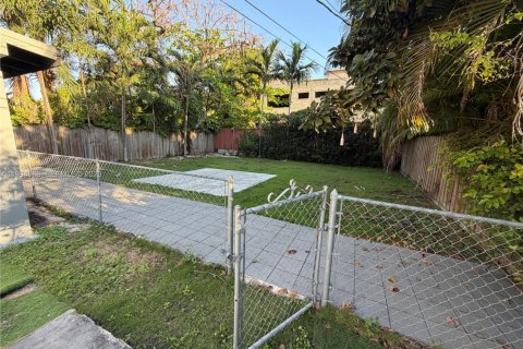 House in Miami, Florida 2 bedrooms, 141.21 sq.m. № 2062523 - photo 5