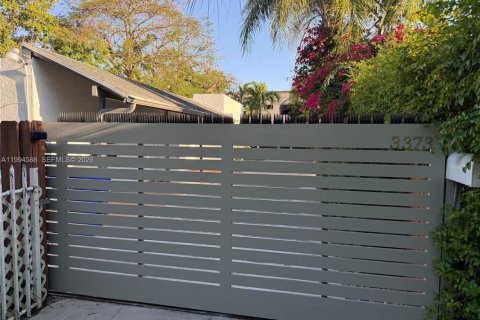 Дом в Майами, Флорида 2 спальни, 141.21м2 № 2062523