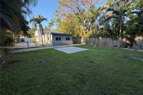 House in Miami, Florida 2 bedrooms, 141.21 sq.m. № 2062523 - photo 6