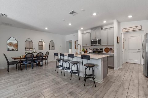 Casa en venta en Mount Dora, Florida, 4 dormitorios, 175.77 m2 № 1832838 - foto 2