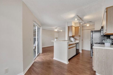 Condo in Orlando, Florida, 1 bedroom  № 1722359 - photo 14