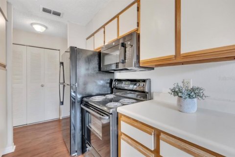 Condo in Orlando, Florida, 1 bedroom  № 1722359 - photo 17