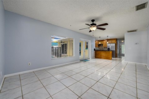House in Lutz, Florida 3 bedrooms, 155.8 sq.m. № 1800565 - photo 14