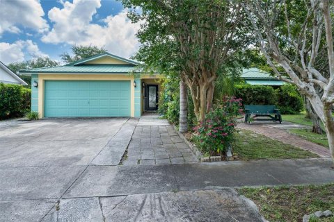House in Lutz, Florida 3 bedrooms, 155.8 sq.m. № 1800565 - photo 1