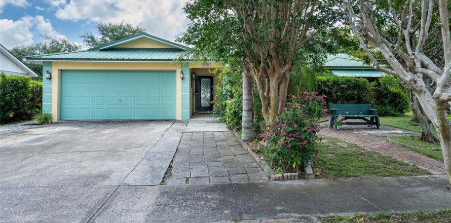House in Lutz, Florida 3 bedrooms, 155.8 sq.m. № 1800565