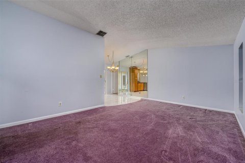 House in Lutz, Florida 3 bedrooms, 155.8 sq.m. № 1800565 - photo 6