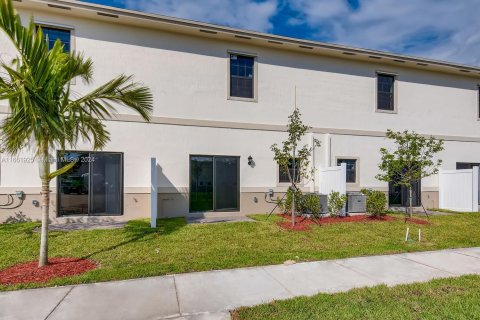 Townhouse in Homestead, Florida 3 bedrooms, 154.03 sq.m. № 1691732 - photo 28