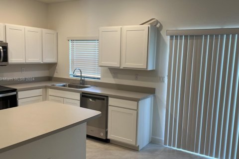 Townhouse in Homestead, Florida 3 bedrooms, 154.03 sq.m. № 1691732 - photo 14