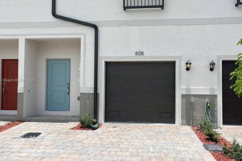 Townhouse in Homestead, Florida 3 bedrooms, 154.03 sq.m. № 1691732 - photo 2