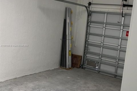 Townhouse in Homestead, Florida 3 bedrooms, 154.03 sq.m. № 1691732 - photo 12