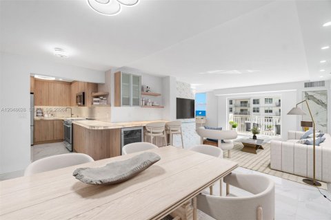 Condo in Highland Beach, Florida, 2 bedrooms  № 2145886