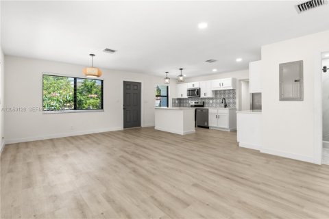Снять в аренду виллу или дом в Делрей-Бич, Флорида 3 спальни, 100.15м2, № 2169319 - фото 18