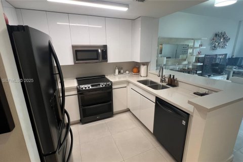 Condominio en venta en Coral Gables, Florida, 1 dormitorio, 74.14 m2 № 1984174 - foto 3