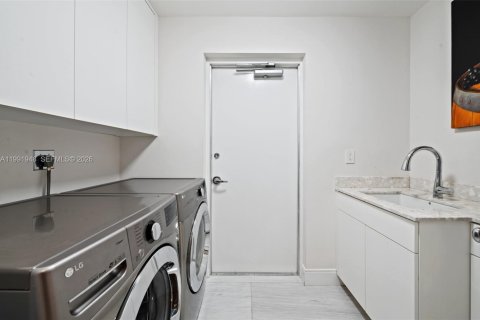 Copropriété à louer à Coral Gables, Floride: 3 chambres, 296.36 m2 № 2055591 - photo 27