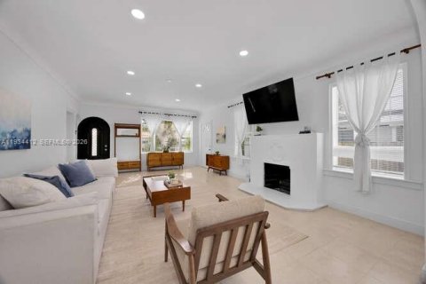 Villa ou maison à vendre à Miami, Floride: 4 chambres, 182.55 m2 № 2000203 - photo 16