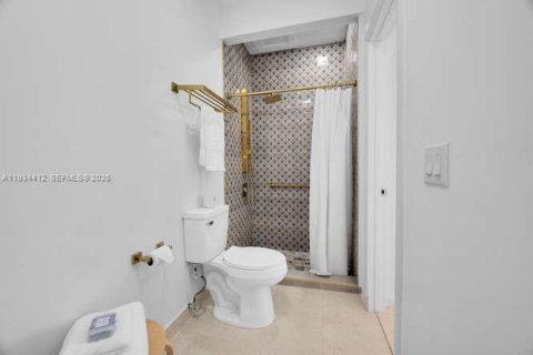 Villa ou maison à vendre à Miami, Floride: 4 chambres, 182.55 m2 № 2000203 - photo 23