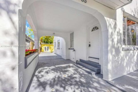 Villa ou maison à vendre à Miami, Floride: 4 chambres, 182.55 m2 № 2000203 - photo 13