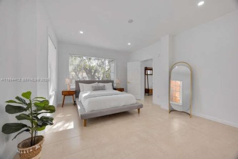Villa ou maison à vendre à Miami, Floride: 4 chambres, 182.55 m2 № 2000203 - photo 5